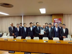 鈴木総務会長